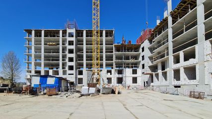 Возведение ж/б конструкций 5-9 этажей и кладка стен 4 этажа